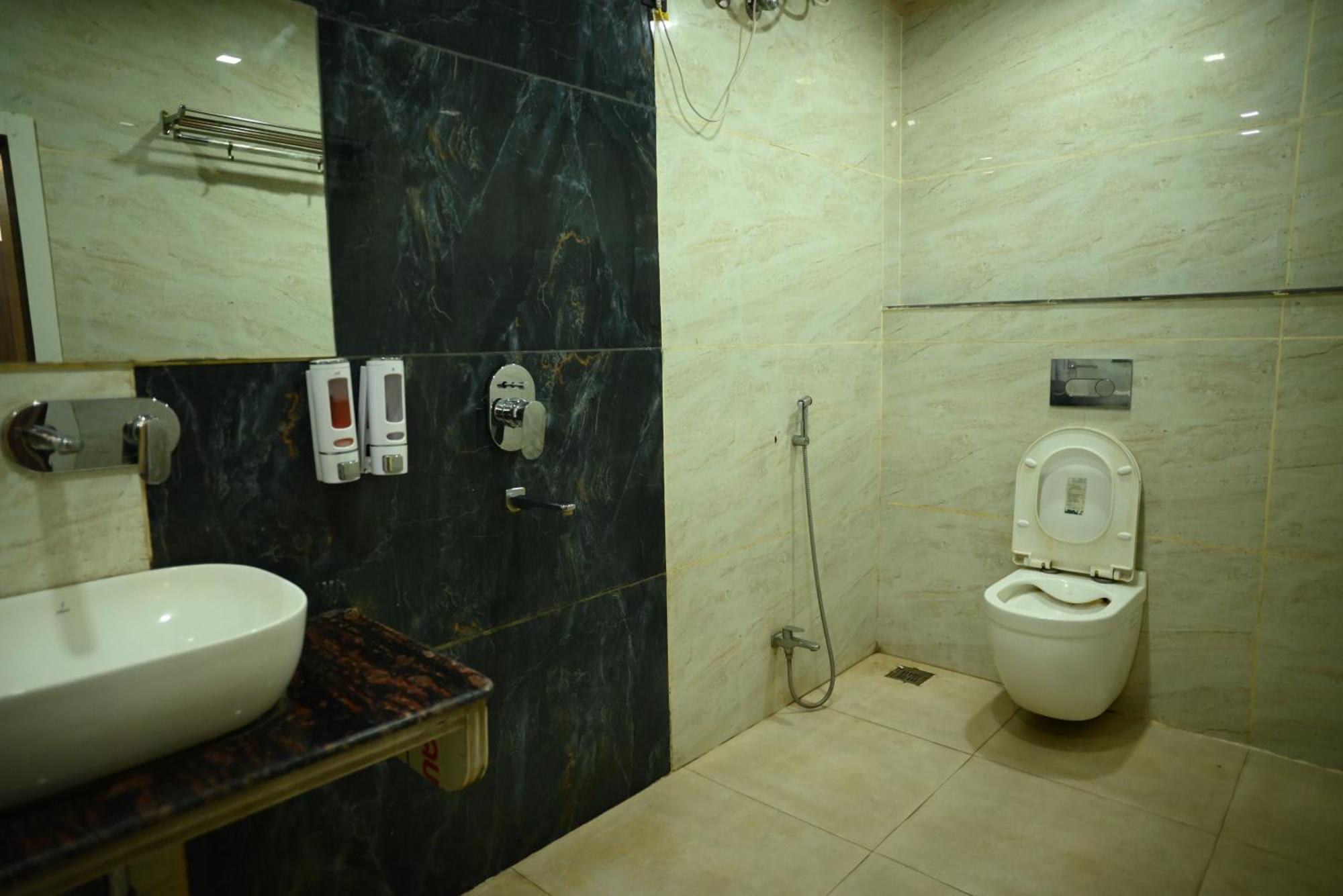 Kings Inn Hotel Ranchi Exteriör bild